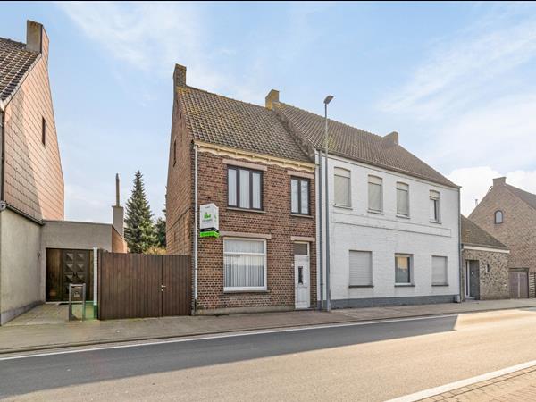 Halfopen woning met zuidgerichte tuin, garage en uitweg