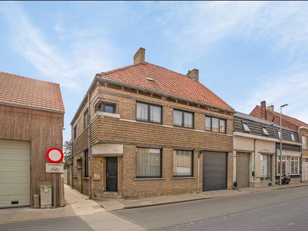 Ruime halfopen woning met 6 slpk, zuidgerichte tuin en garage