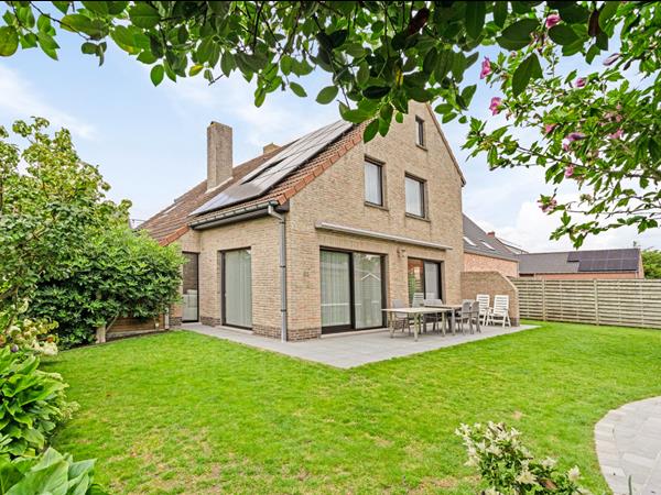 Klassevolle villa met zonnige tuin gelegen te Kortemark