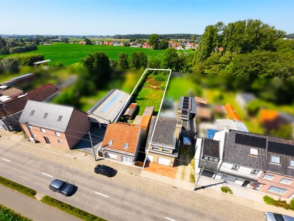 Rustig gelegen vrijstaande woning met 3 slaapkamers op een groot perceel te koop in Bovekerke