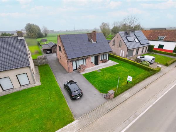 Villa met 4 slpk, 2 garages en uitgestrekte tuin