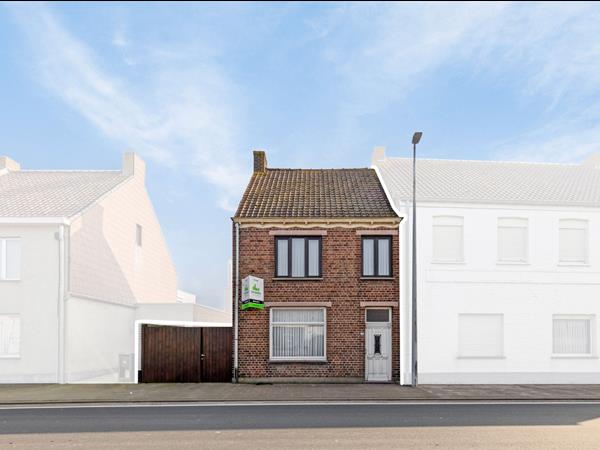 Halfopen woning met zuidgerichte tuin, garage en uitweg