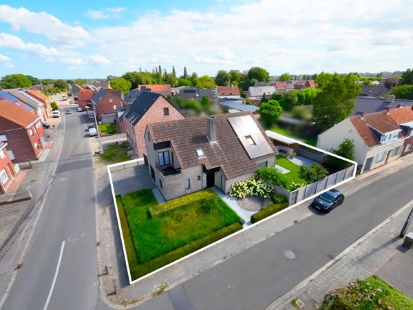 Klassevolle villa met zonnige tuin gelegen te Kortemark