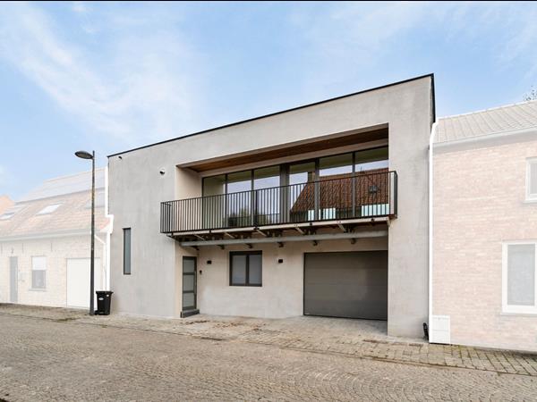 Ruime en vooruitstrevende nieuwbouw woning met 3 slpk en garage