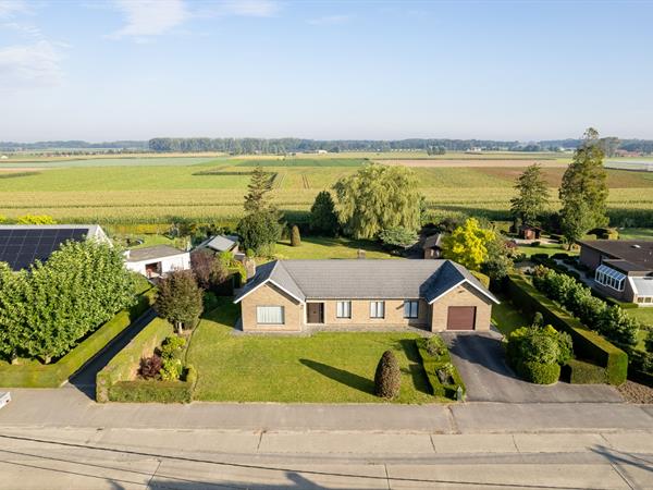 Stijlvolle en kloeke villa op een perceel van 2.300 m² met landelijk zicht